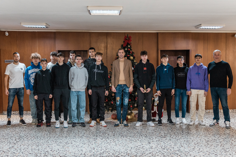 
Кметът на Ямбол Валентин Ревански се срещна с юношеската формация (до 16 г.) на Баскетболен клуб „Ямбол“. Преди седмица нашите кадети завършиха на престижното...